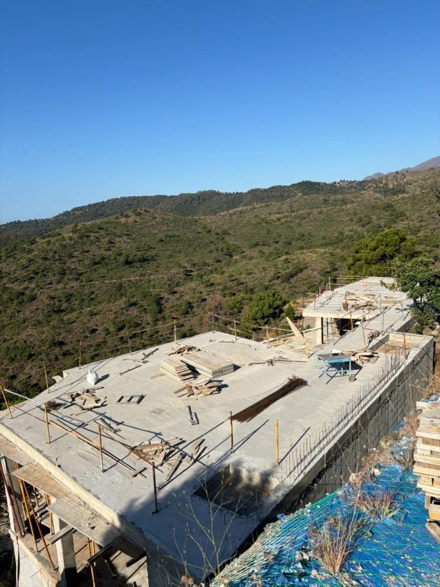 Building Plot for sale in Benahavis - € 2,990,000 (Ref: 9679321)