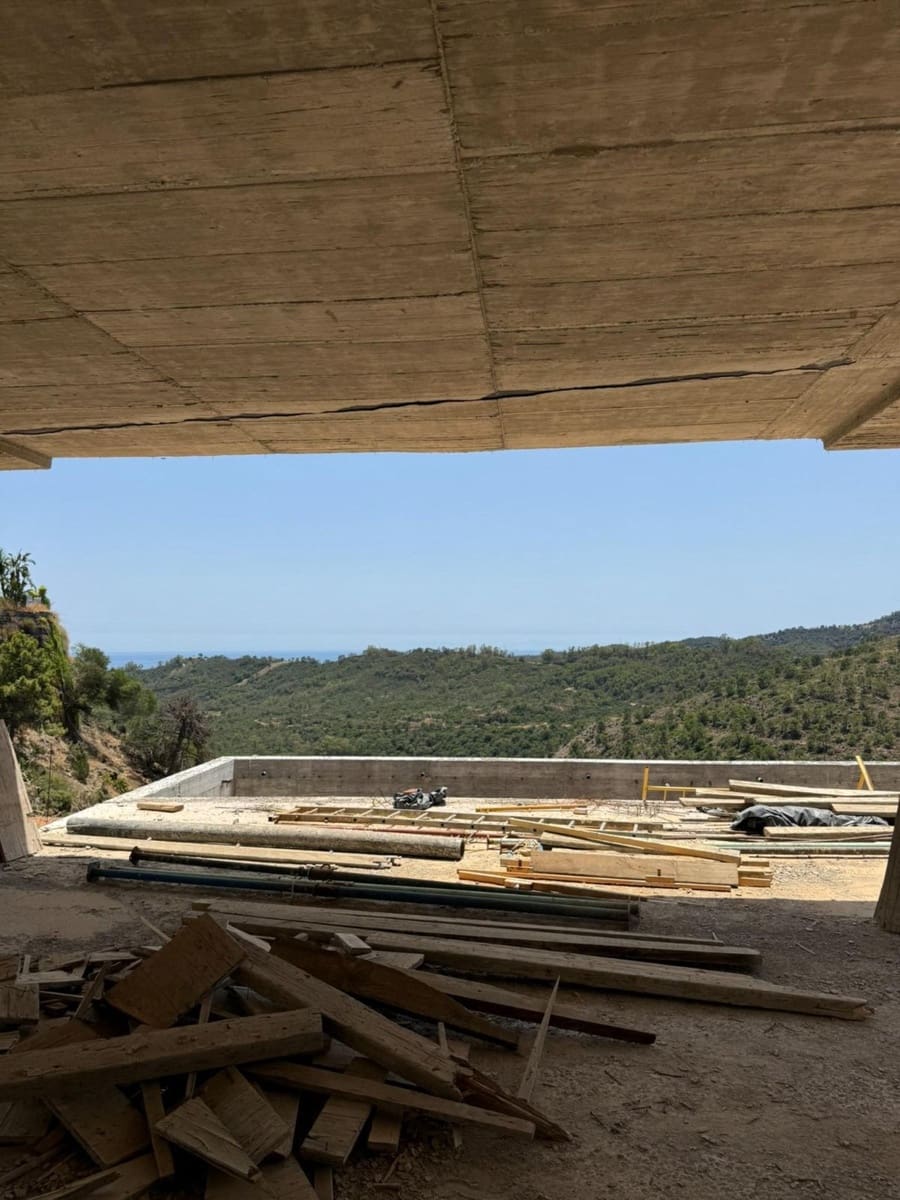 Building Plot for sale in Benahavis - € 2,990,000 (Ref: 9679321)