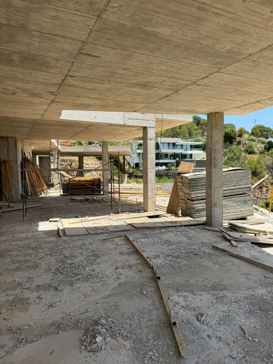 Building Plot for sale in Benahavis - € 2,990,000 (Ref: 9679321)