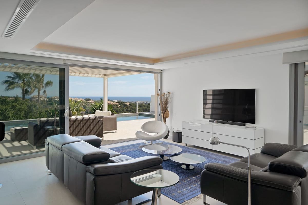 4 makuuhuone Huvila myytävänä paikassa Nueva Andalucia mukana uima-altaan 
autotalli - 3 350 000 € (Ref: 9685138)