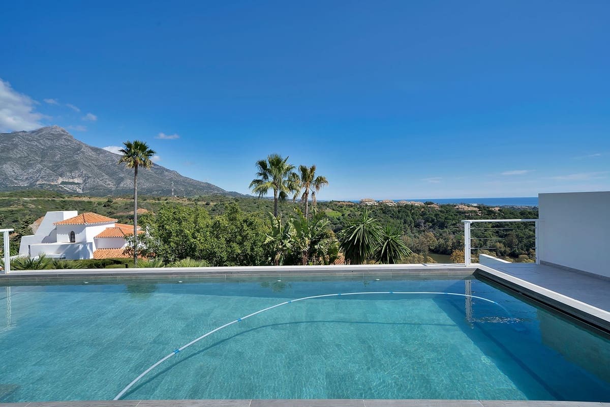 4 makuuhuone Huvila myytävänä paikassa Nueva Andalucia mukana uima-altaan 
autotalli - 3 350 000 € (Ref: 9685138)