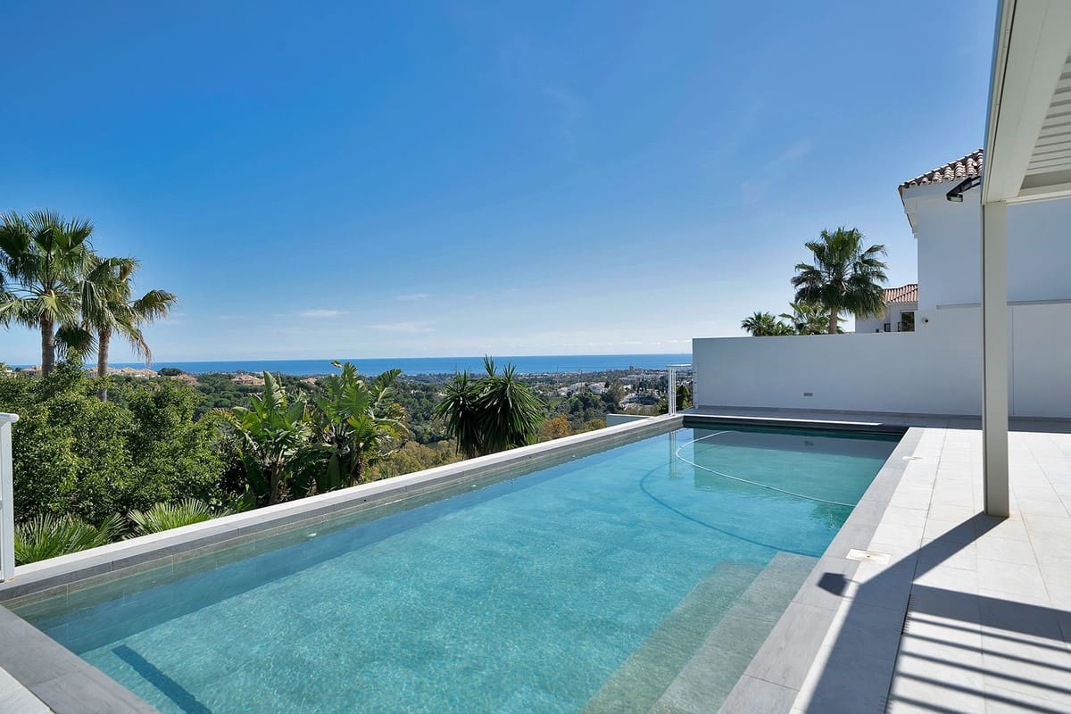 4 makuuhuone Huvila myytävänä paikassa Nueva Andalucia mukana uima-altaan 
autotalli - 3 350 000 € (Ref: 9685138)