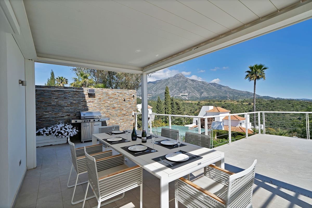 4 makuuhuone Huvila myytävänä paikassa Nueva Andalucia mukana uima-altaan 
autotalli - 3 350 000 € (Ref: 9685138)