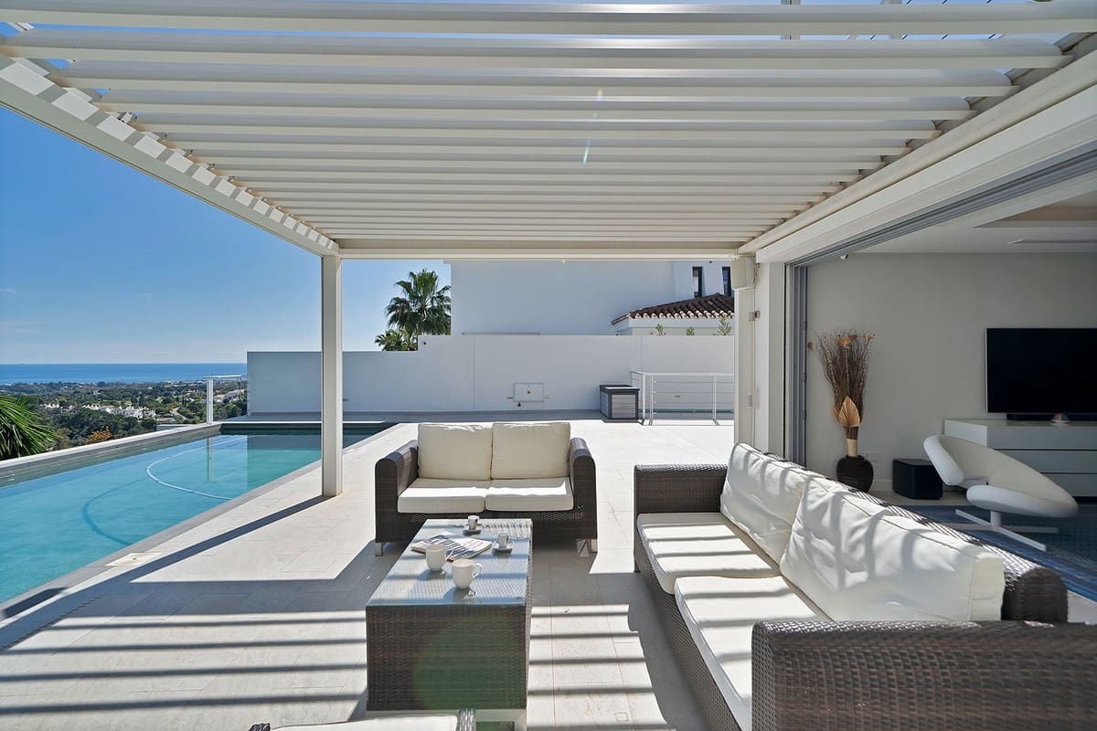 4 makuuhuone Huvila myytävänä paikassa Nueva Andalucia mukana uima-altaan 
autotalli - 3 350 000 € (Ref: 9685138)