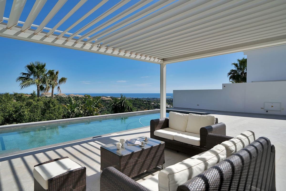 4 makuuhuone Huvila myytävänä paikassa Nueva Andalucia mukana uima-altaan 
autotalli - 3 350 000 € (Ref: 9685138)