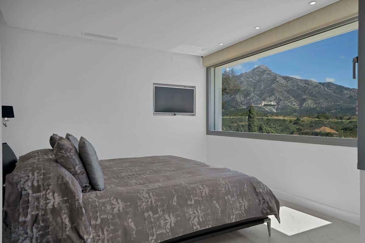 4 makuuhuone Huvila myytävänä paikassa Nueva Andalucia mukana uima-altaan 
autotalli - 3 350 000 € (Ref: 9685138)