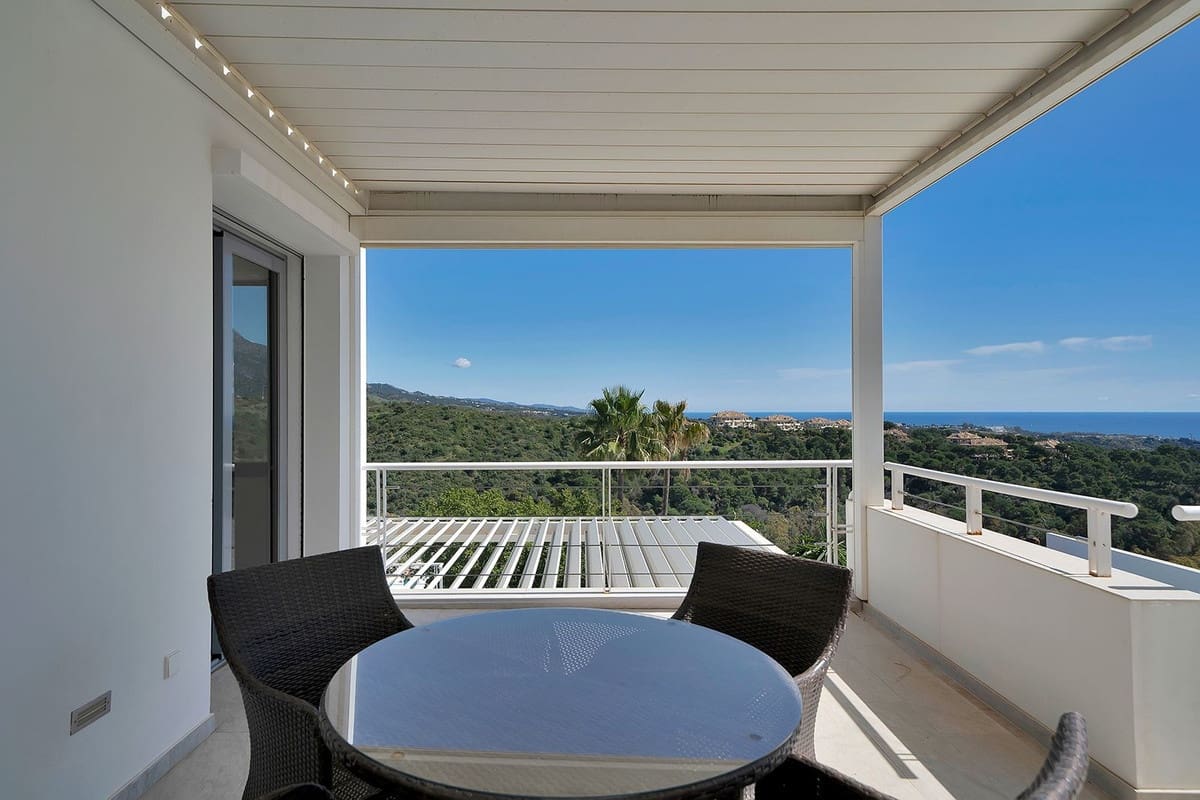 4 makuuhuone Huvila myytävänä paikassa Nueva Andalucia mukana uima-altaan 
autotalli - 3 350 000 € (Ref: 9685138)