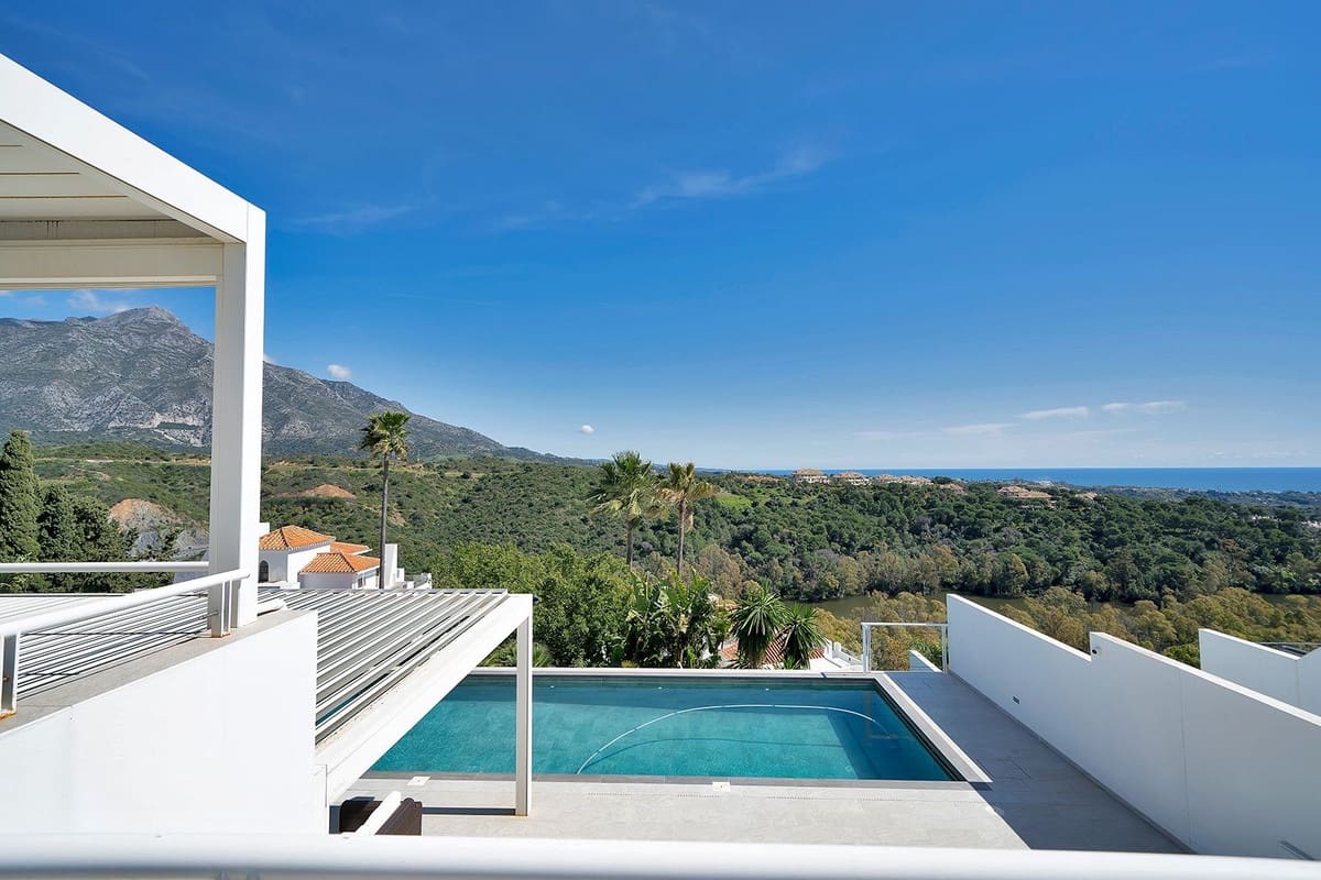 4 makuuhuone Huvila myytävänä paikassa Nueva Andalucia mukana uima-altaan 
autotalli - 3 350 000 € (Ref: 9685138)