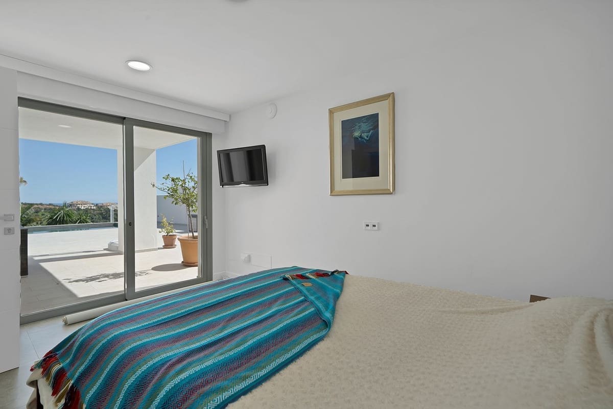 4 makuuhuone Huvila myytävänä paikassa Nueva Andalucia mukana uima-altaan 
autotalli - 3 350 000 € (Ref: 9685138)