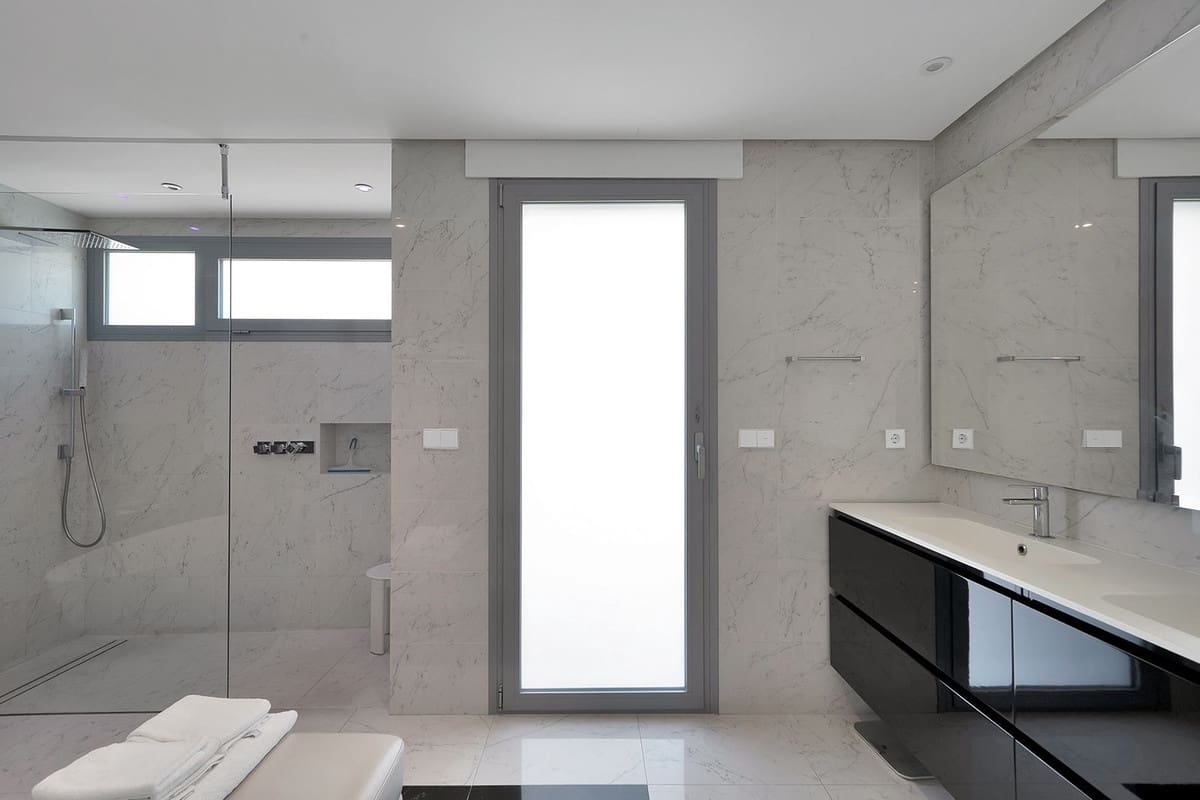 4 makuuhuone Huvila myytävänä paikassa Nueva Andalucia mukana uima-altaan 
autotalli - 3 350 000 € (Ref: 9685138)