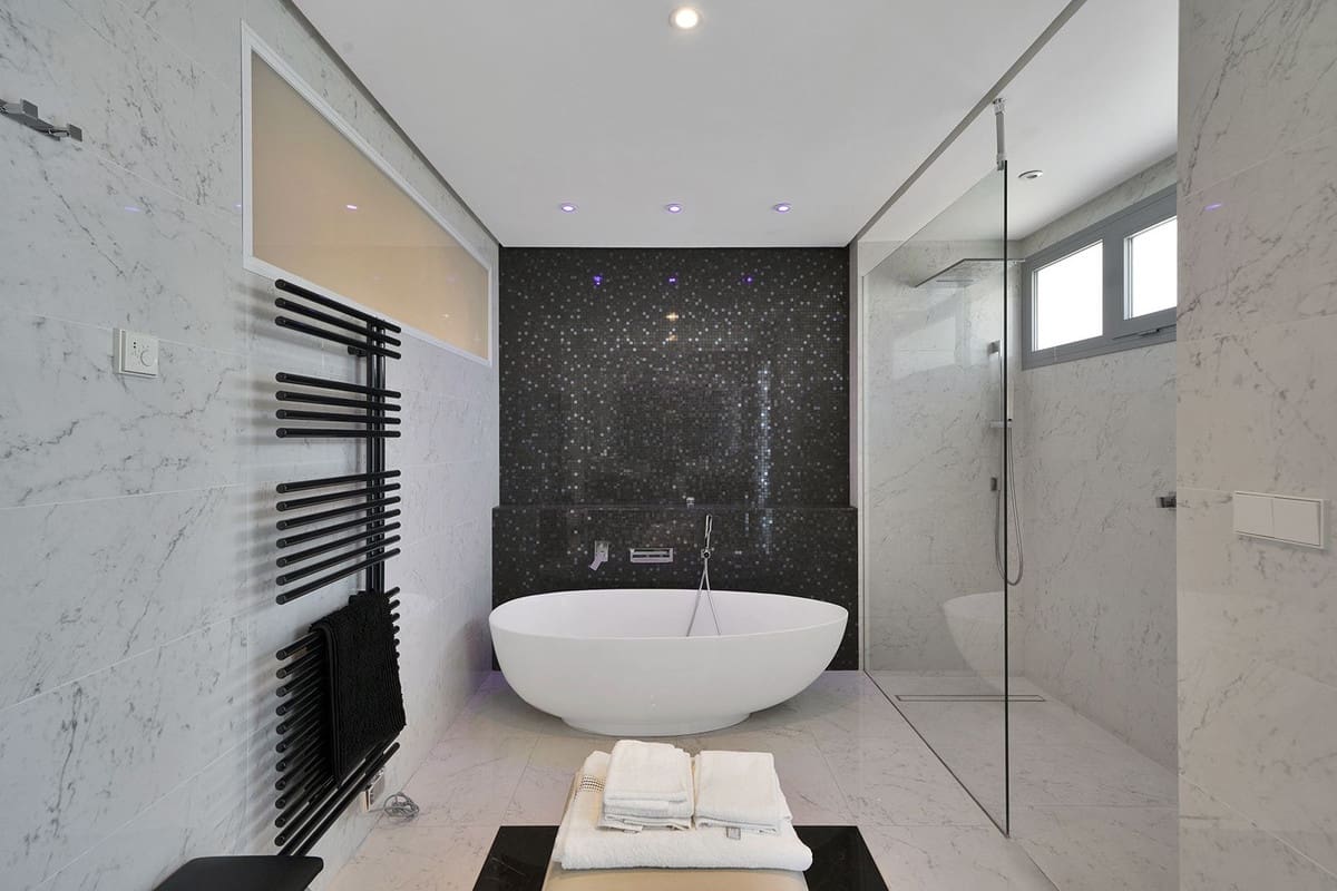 4 makuuhuone Huvila myytävänä paikassa Nueva Andalucia mukana uima-altaan 
autotalli - 3 350 000 € (Ref: 9685138)