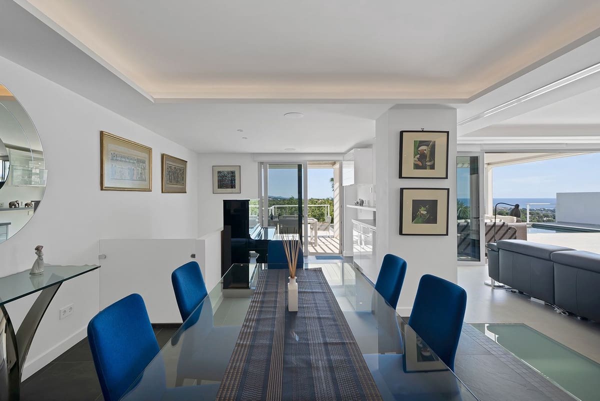 4 makuuhuone Huvila myytävänä paikassa Nueva Andalucia mukana uima-altaan 
autotalli - 3 350 000 € (Ref: 9685138)