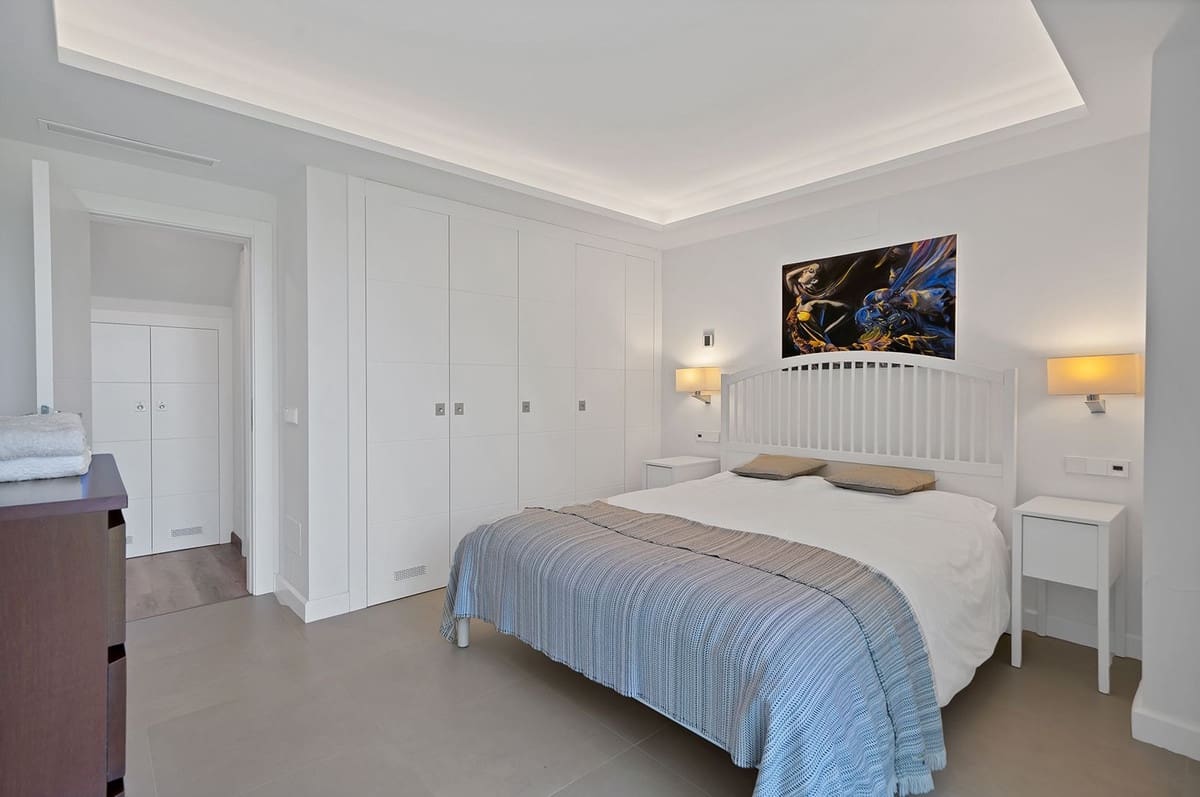 4 makuuhuone Huvila myytävänä paikassa Nueva Andalucia mukana uima-altaan 
autotalli - 3 350 000 € (Ref: 9685138)