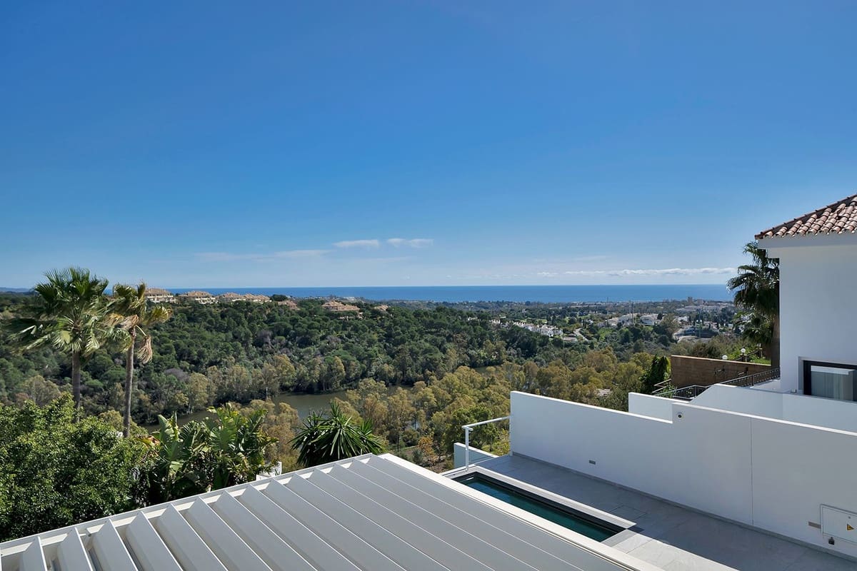 4 makuuhuone Huvila myytävänä paikassa Nueva Andalucia mukana uima-altaan 
autotalli - 3 350 000 € (Ref: 9685138)