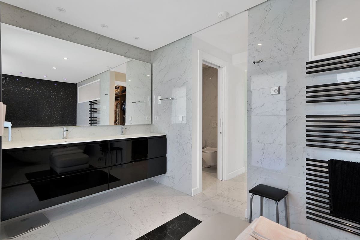 4 makuuhuone Huvila myytävänä paikassa Nueva Andalucia mukana uima-altaan 
autotalli - 3 350 000 € (Ref: 9685138)