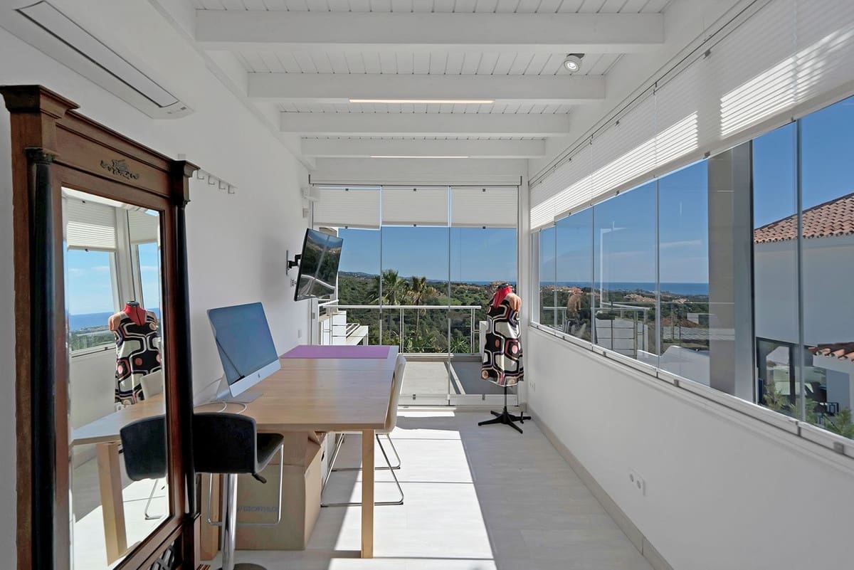 4 makuuhuone Huvila myytävänä paikassa Nueva Andalucia mukana uima-altaan 
autotalli - 3 350 000 € (Ref: 9685138)