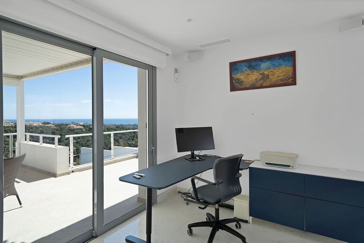 4 makuuhuone Huvila myytävänä paikassa Nueva Andalucia mukana uima-altaan 
autotalli - 3 350 000 € (Ref: 9685138)