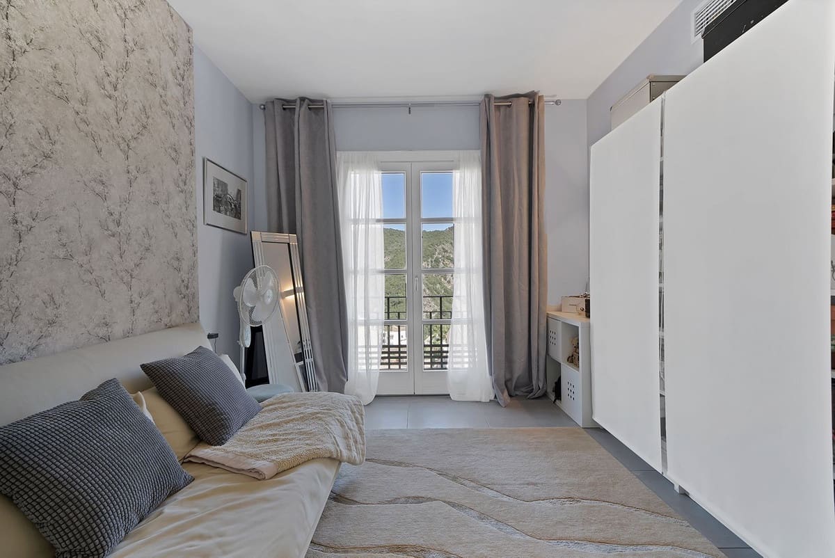 4 slaapkamer Huis te koop in Benahavis met zwembad garage - € 535.000 (Ref: 9685766)