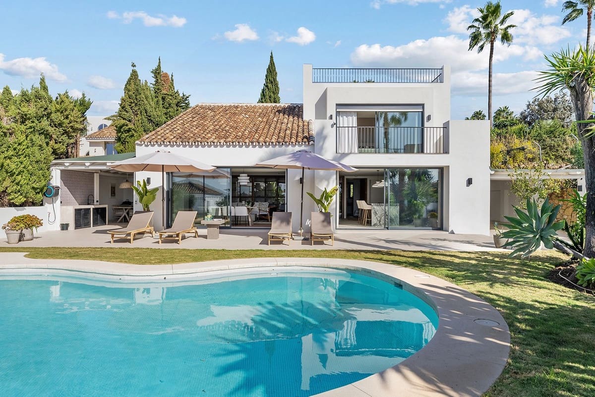 4 bedroom Villa for sale in Nueva Andalucia - € 2,895,000 (Ref: 9694627)