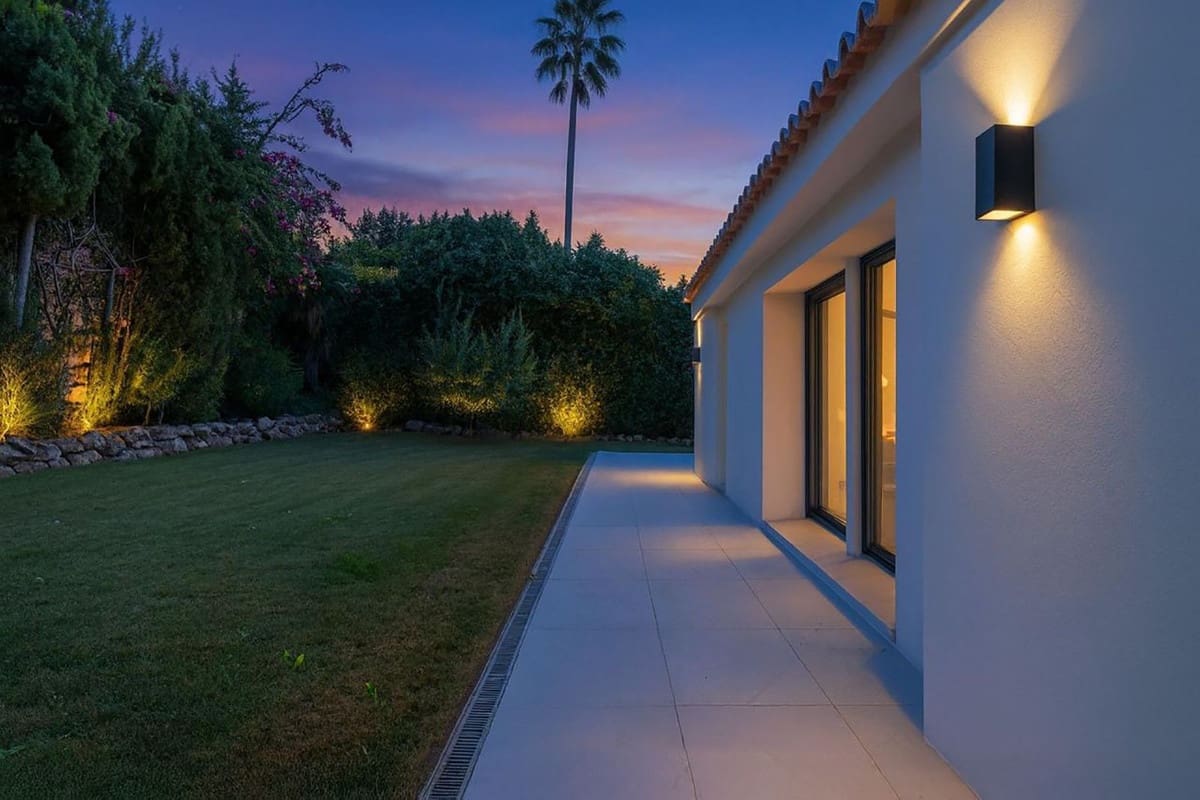 4 bedroom Villa for sale in Nueva Andalucia - € 2,895,000 (Ref: 9694627)