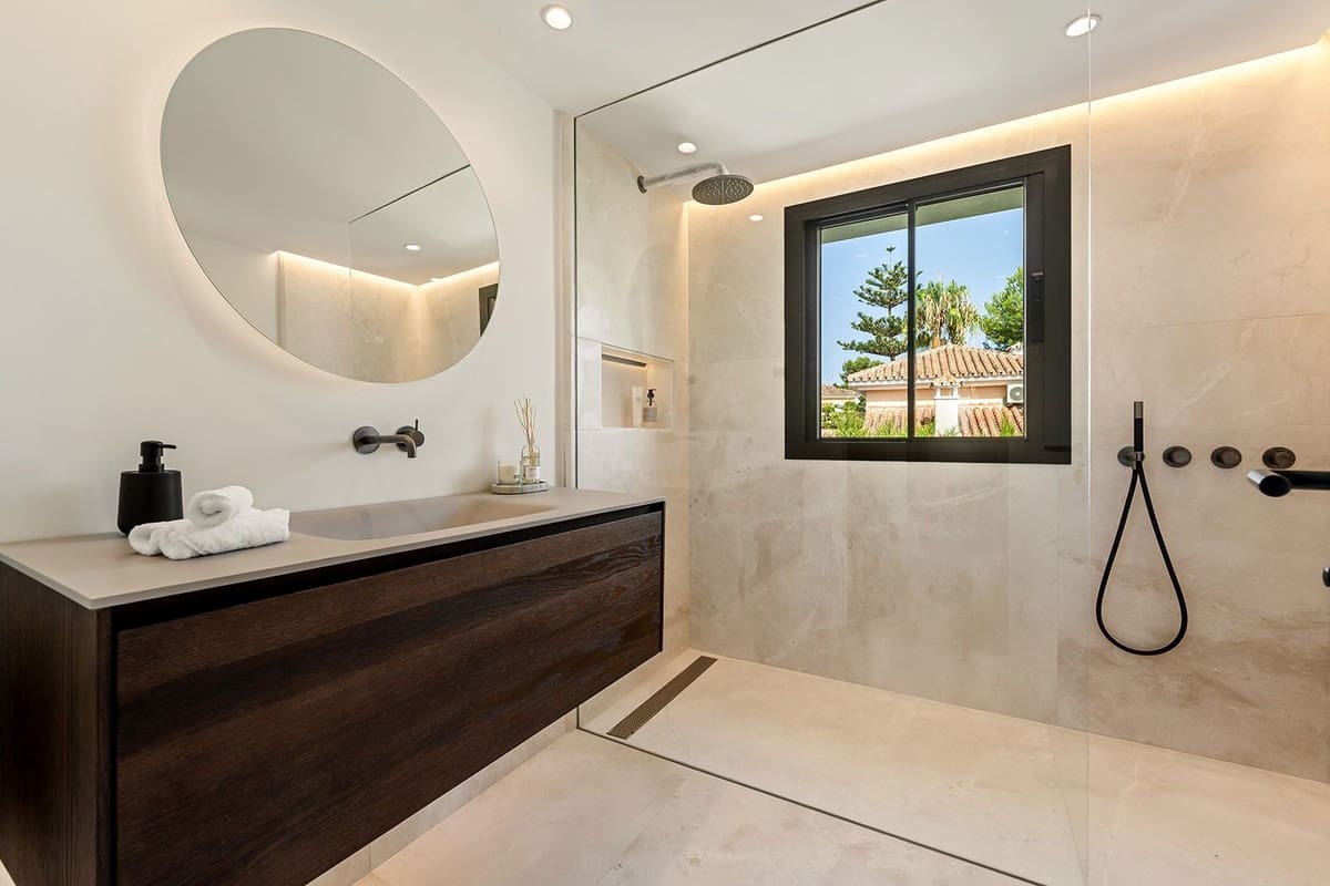 5 bedroom Villa for sale in Golden Mile - € 7,800,000 (Ref: 9716559)