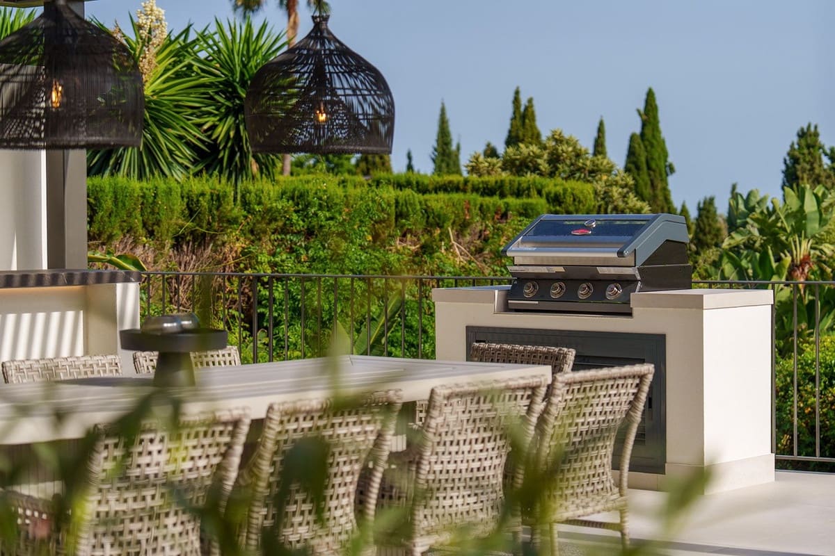 5 bedroom Villa for sale in Golden Mile - € 7,800,000 (Ref: 9716559)