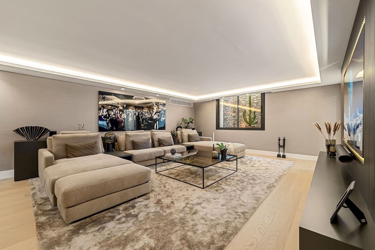 5 bedroom Villa for sale in Golden Mile - € 7,800,000 (Ref: 9716559)