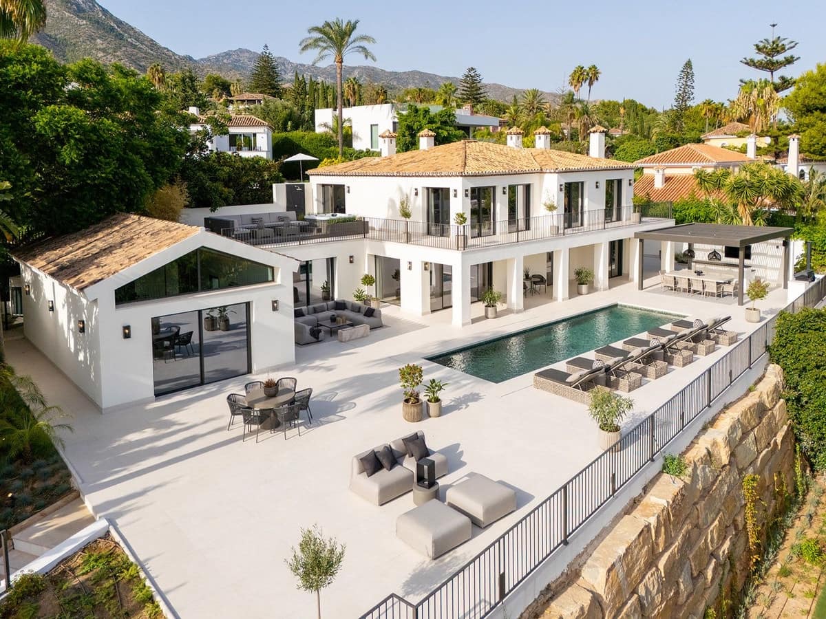 5 bedroom Villa for sale in Golden Mile - € 7,800,000 (Ref: 9716559)