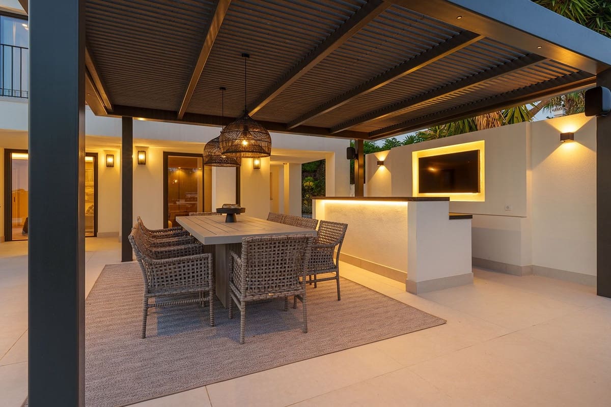 5 bedroom Villa for sale in Golden Mile - € 7,800,000 (Ref: 9716559)