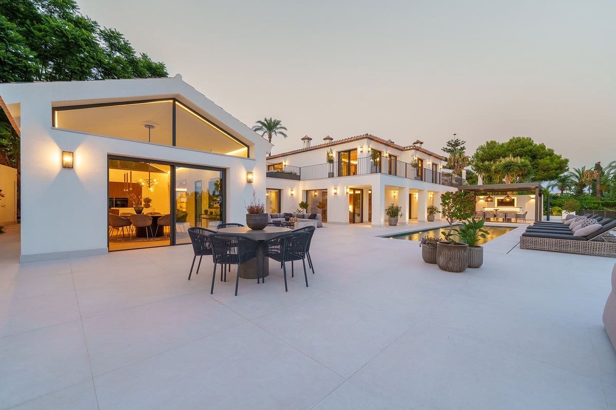 5 bedroom Villa for sale in Golden Mile - € 7,800,000 (Ref: 9716559)