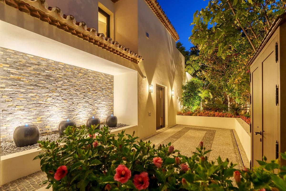 5 bedroom Villa for sale in Golden Mile - € 7,800,000 (Ref: 9716559)