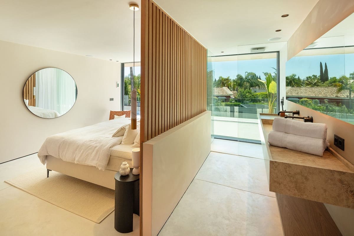 4 bedroom Villa for sale in Nueva Andalucia - € 3,550,000 (Ref: 9716560)