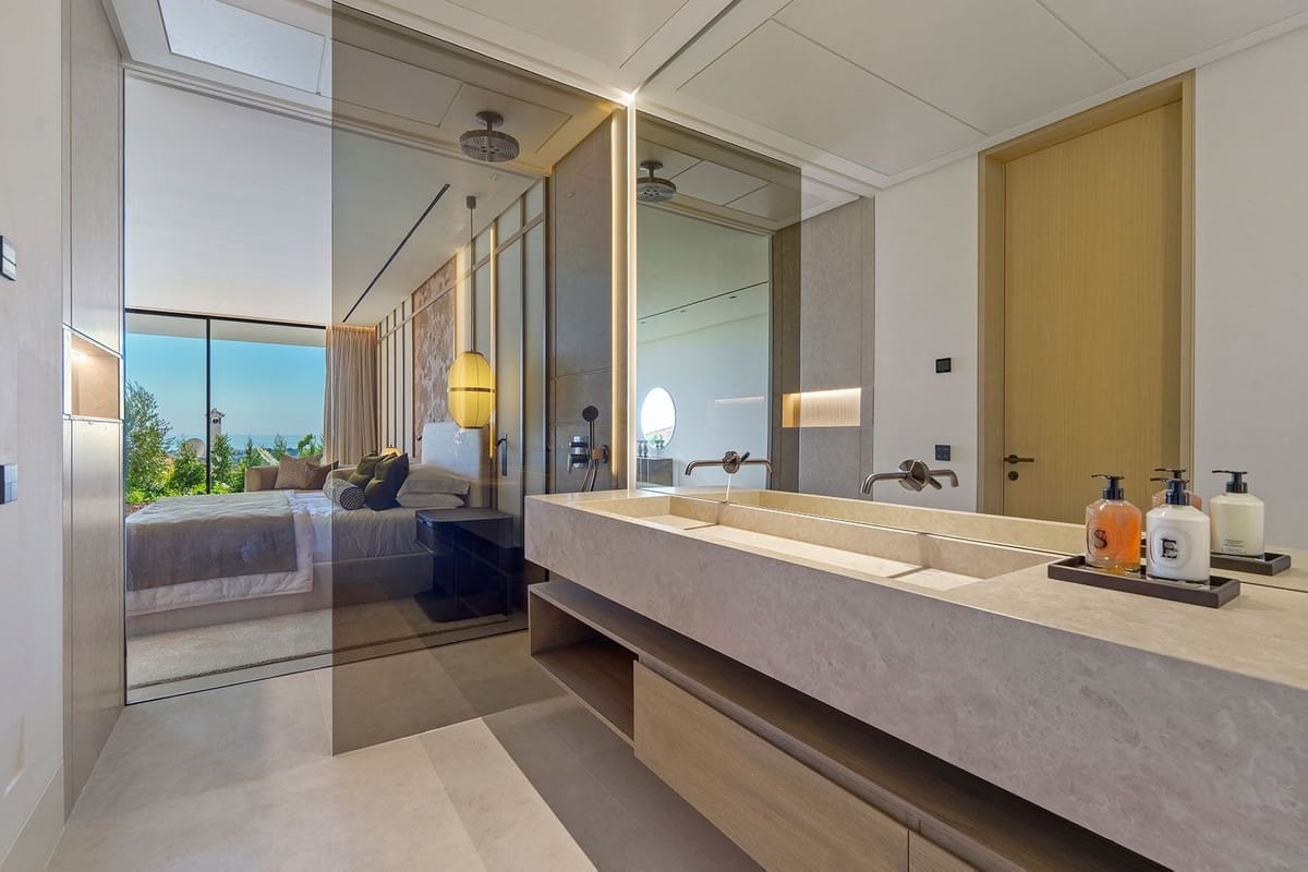 8 bedroom Villa for sale in La Quinta - € 19,880,000 (Ref: 9719342)