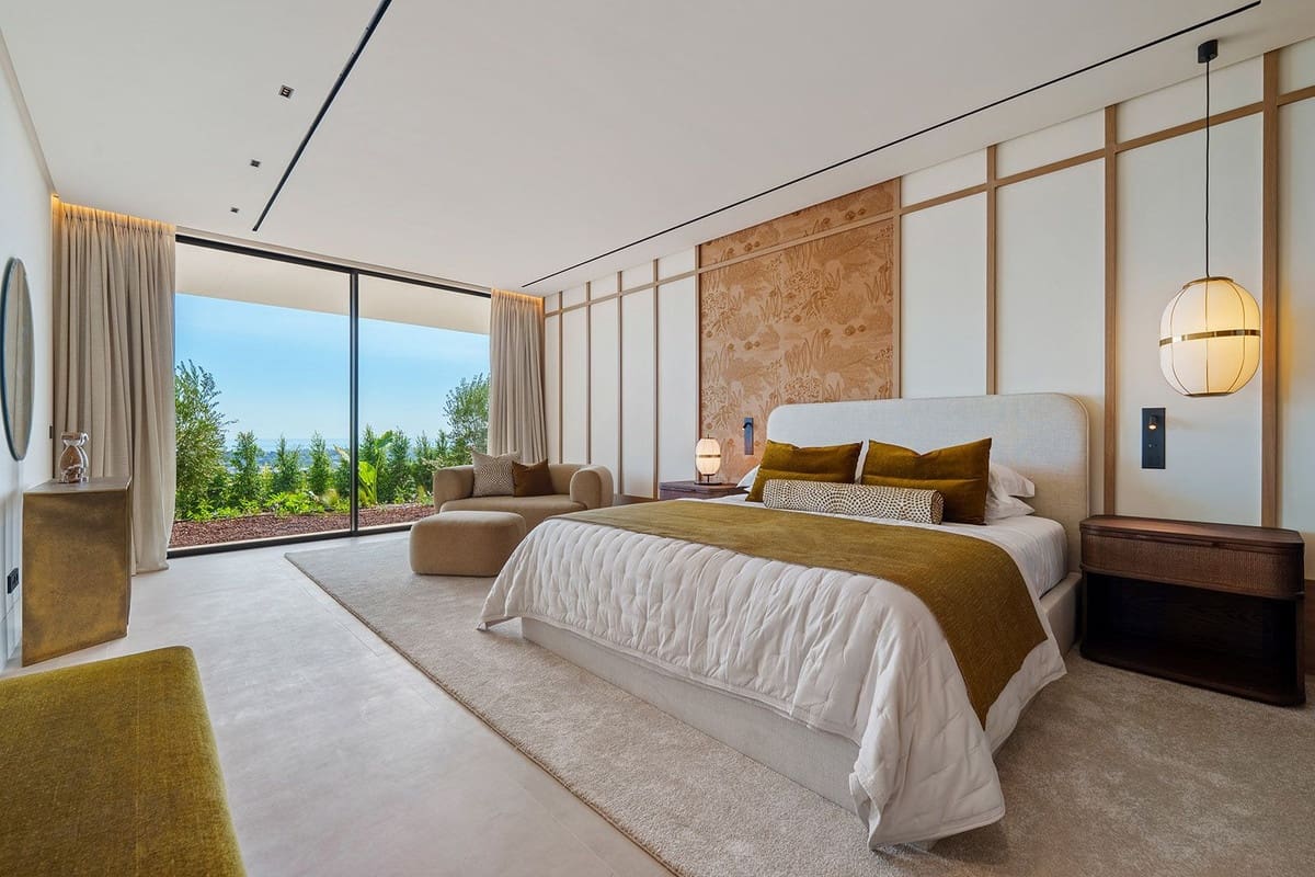 8 bedroom Villa for sale in La Quinta - € 19,880,000 (Ref: 9719342)