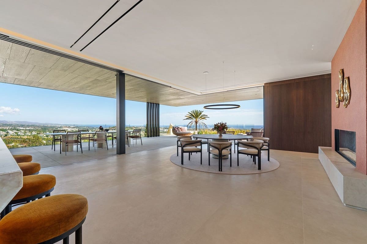 8 bedroom Villa for sale in La Quinta - € 19,880,000 (Ref: 9719342)