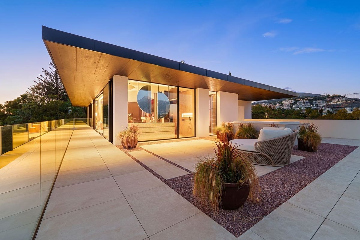 8 bedroom Villa for sale in La Quinta - € 19,880,000 (Ref: 9719342)