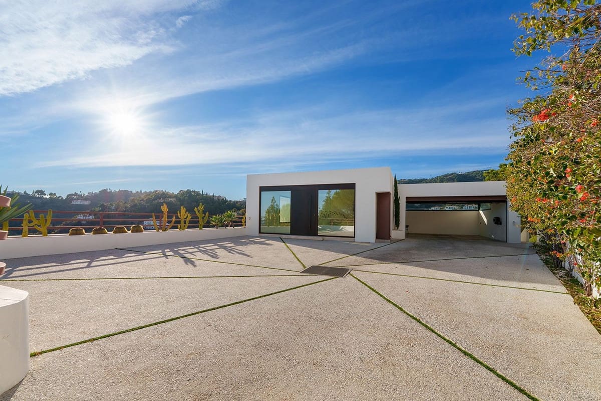 5 bedroom Villa for sale in El Madronal - € 8,995,000 (Ref: 9719343)