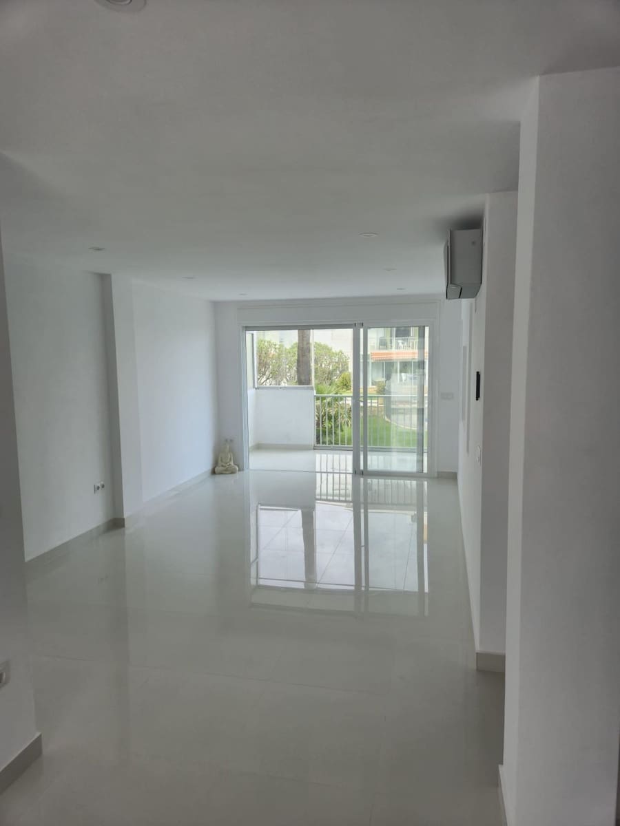 3 bedroom Beach Apartment for sale in Fuengirola with pool - € 595,000 (Ref: 9940758)