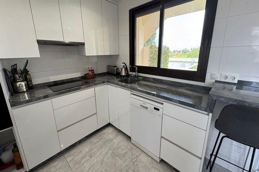 4 makuuhuone Huvila myytävänä paikassa Hacienda del Alamo mukana uima-altaan 
autotalli - 695 000 € (Ref: 10021720)