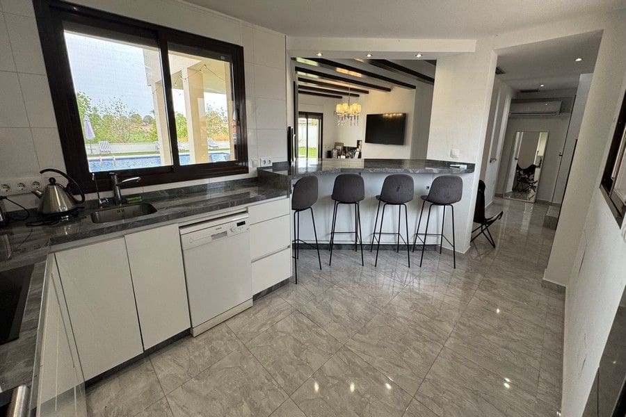 4 makuuhuone Huvila myytävänä paikassa Hacienda del Alamo mukana uima-altaan 
autotalli - 695 000 € (Ref: 10021720)