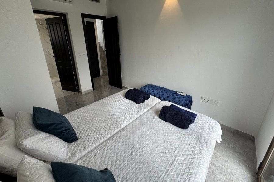 4 makuuhuone Huvila myytävänä paikassa Hacienda del Alamo mukana uima-altaan 
autotalli - 695 000 € (Ref: 10021720)