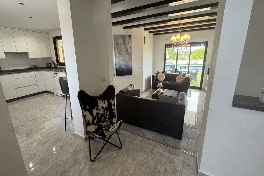 4 makuuhuone Huvila myytävänä paikassa Hacienda del Alamo mukana uima-altaan 
autotalli - 695 000 € (Ref: 10021720)