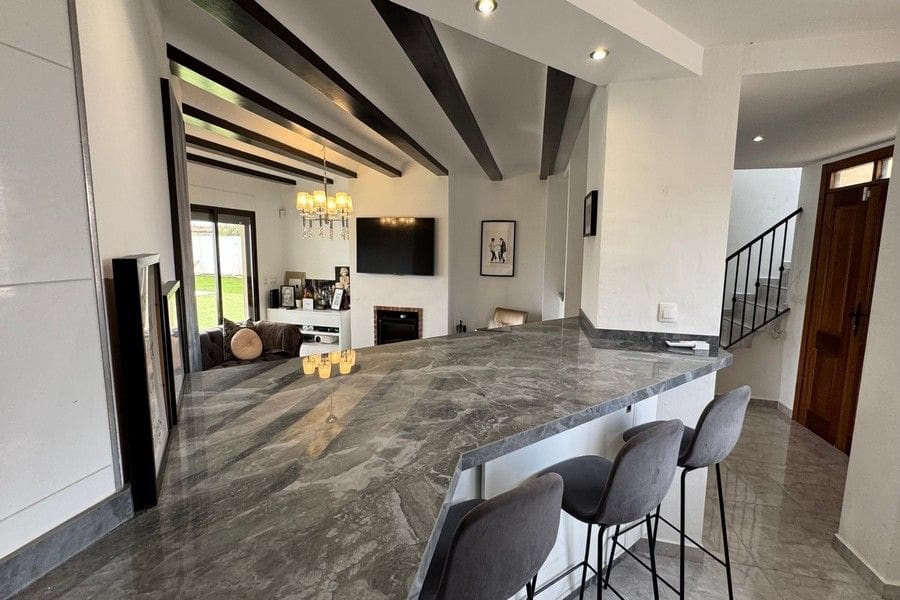 4 makuuhuone Huvila myytävänä paikassa Hacienda del Alamo mukana uima-altaan 
autotalli - 695 000 € (Ref: 10021720)