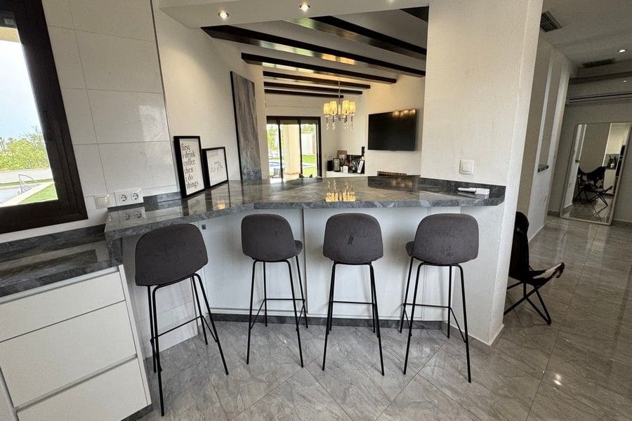 4 makuuhuone Huvila myytävänä paikassa Hacienda del Alamo mukana uima-altaan 
autotalli - 695 000 € (Ref: 10021720)