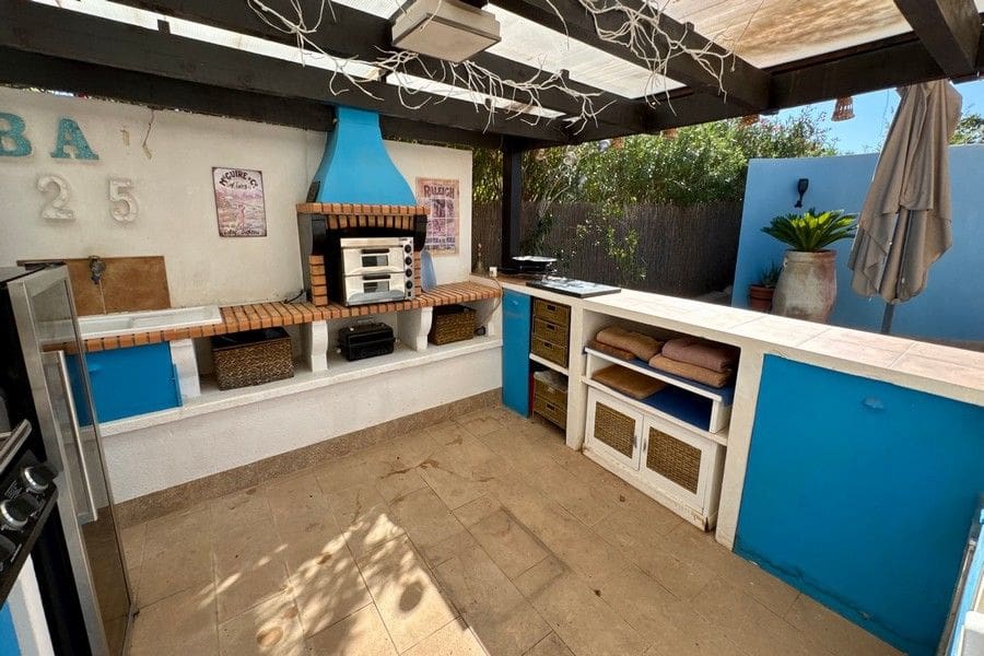 3 bedroom Villa for sale in Fuente Alamo de Murcia with pool garage - € 499,950 (Ref: 10113552)
