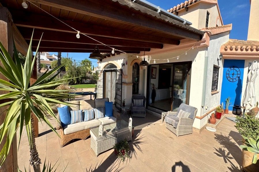 3 bedroom Villa for sale in Fuente Alamo de Murcia with pool garage - € 499,950 (Ref: 10113552)