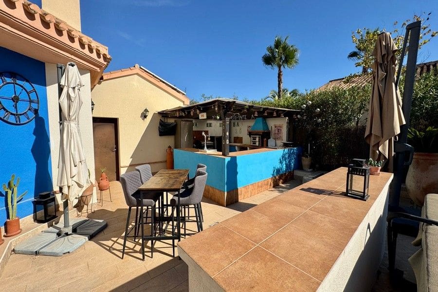 3 bedroom Villa for sale in Fuente Alamo de Murcia with pool garage - € 499,950 (Ref: 10113552)