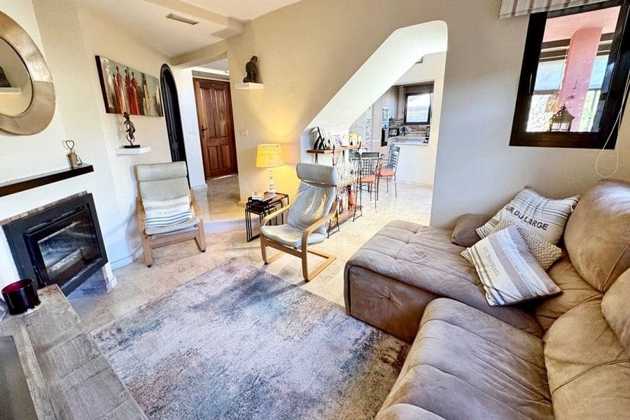 3 sovrum Semi-fristående Villa till salu i Hacienda del Alamo med pool garage - 344 950 € (Ref: 10175630)