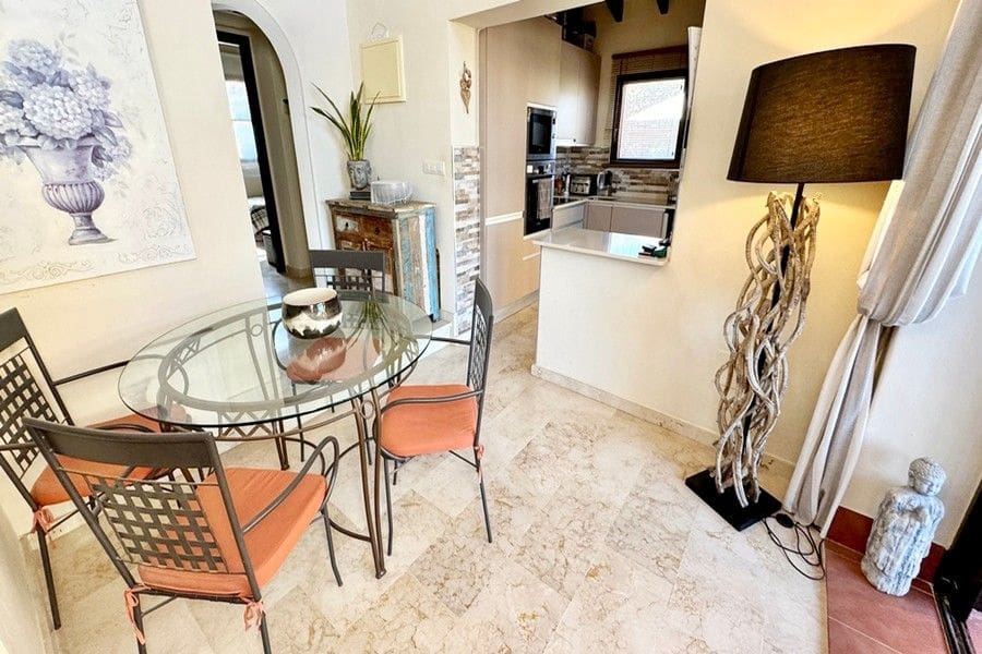 3 sovrum Semi-fristående Villa till salu i Hacienda del Alamo med pool garage - 344 950 € (Ref: 10175630)