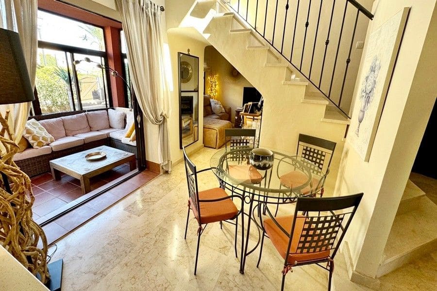 3 sovrum Semi-fristående Villa till salu i Hacienda del Alamo med pool garage - 344 950 € (Ref: 10175630)